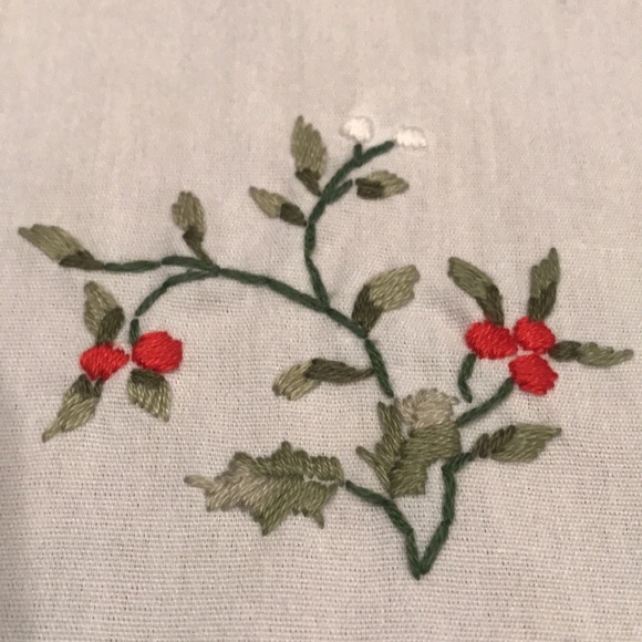 Vintage Christmas Holly Embroidered White 16 Napkins 2 Matching Table Runners - Picture 5 of 5